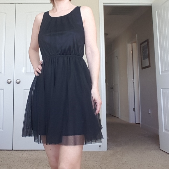 H & M Divided tulle dress. - Picture 4 of 12